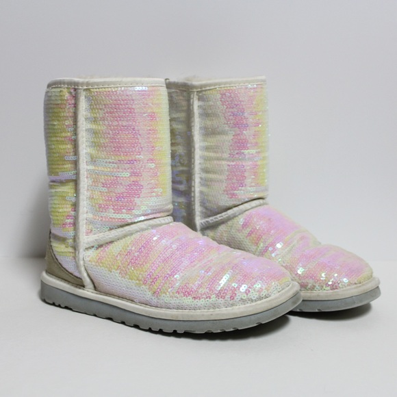 holographic uggs